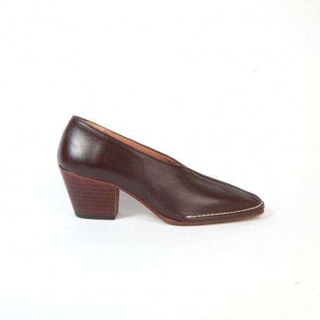 Brown leather pump Walter caoba About Arianne