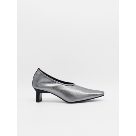 About Arianne Lia silver pump